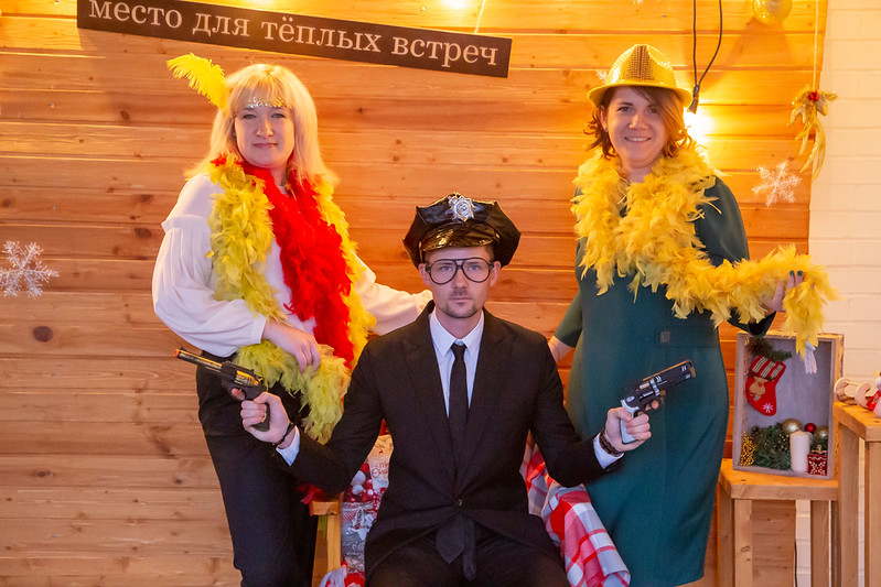 Новогоднее украшение зала для корпоратива в Иркутске